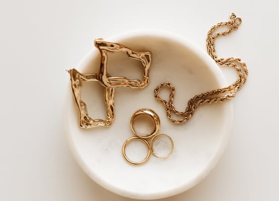 How to tell if gold is real: Your guide to home testing image